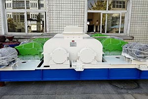 處理水泥塊的對輥機(jī)入料口多大尺寸？可選型號有哪些？